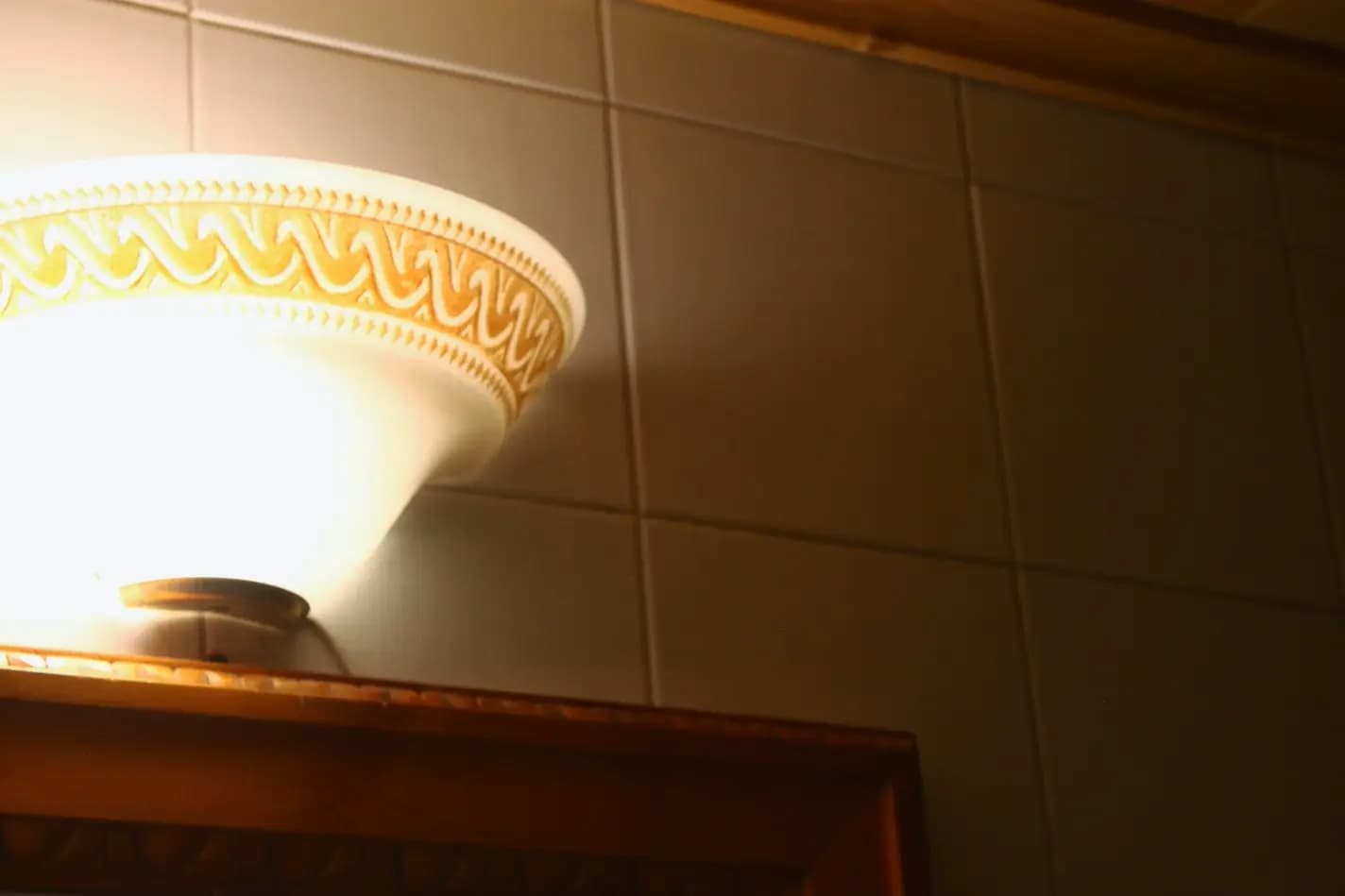 Dettaglio della lampada del bagno