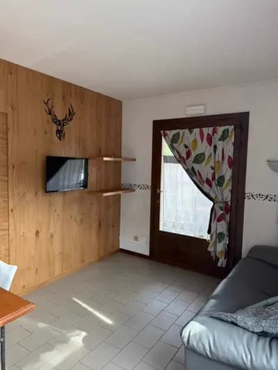 Televisione di circa 20 pollici della zona giorno